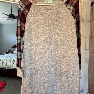 Poly Fleur Gray Plaid Sleeve Top